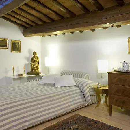 Domus Frattina فندق مبيت وإفطار