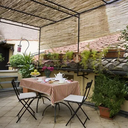 Domus Frattina فندق مبيت وإفطار