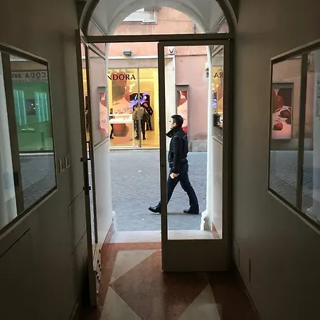Domus Frattina فندق مبيت وإفطار روما