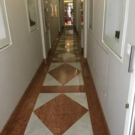 Domus Frattina فندق مبيت وإفطار